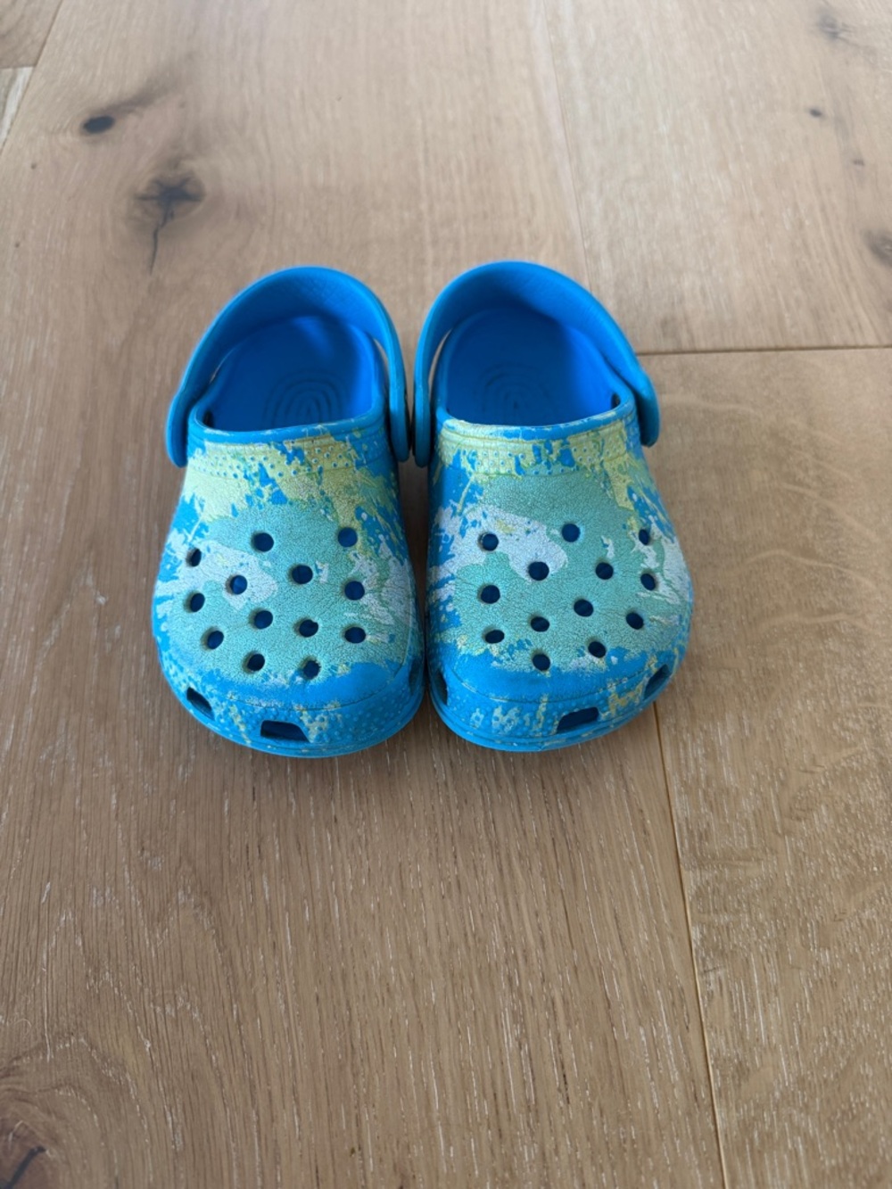 CROCS Kids Blue & Yellow Splash Water Clogs